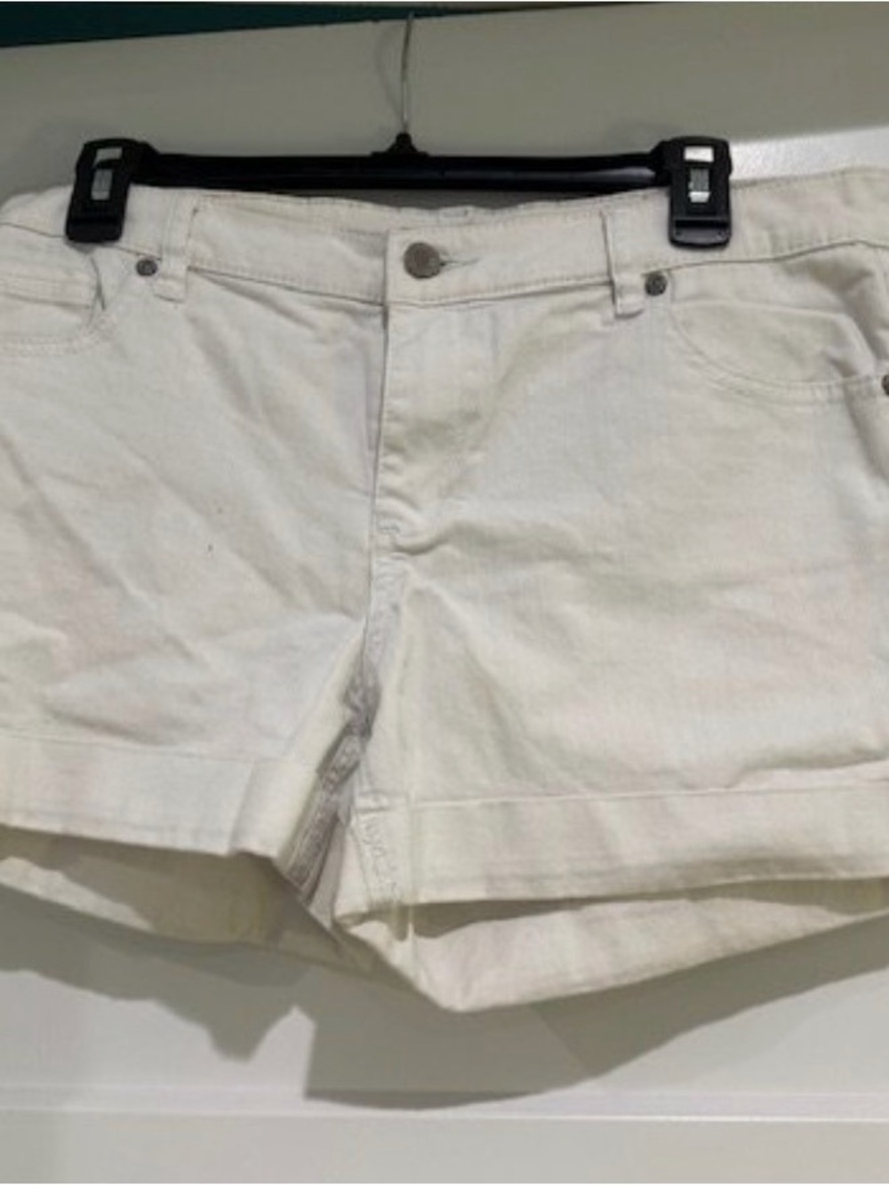 NEW YORK & COMPANY White Denim Cuffed Shorts-Size 8